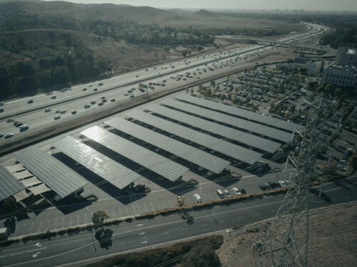 loi-acceleration-enr-parking-panneaux-solaires