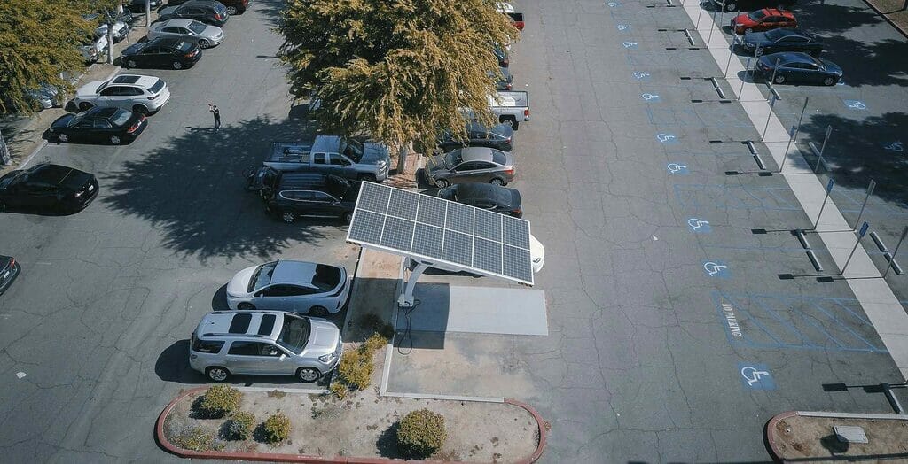 loi-acceleration-enr-parking-panneaux-solaires